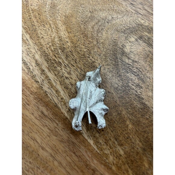 Vintage Monet Leaf Brooch Pin Textured Silver Tone 2” X 2” - Picture 2 of 5
